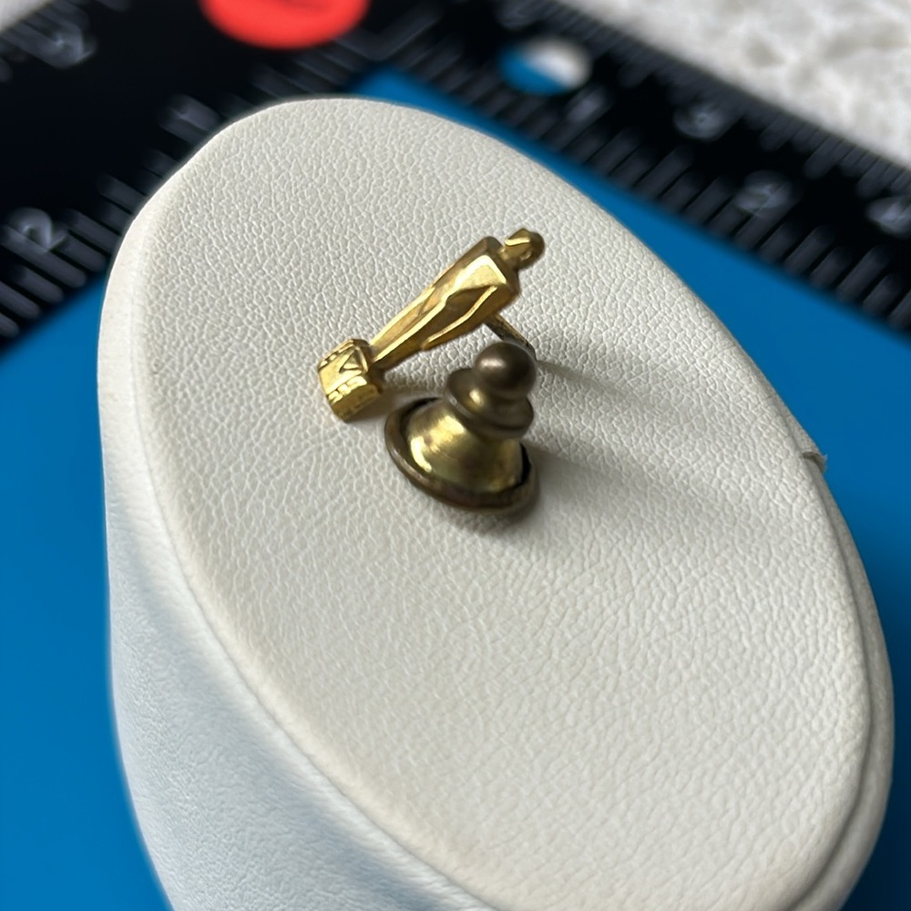 10k Vintage Man Figure Lapel Pin - image 2